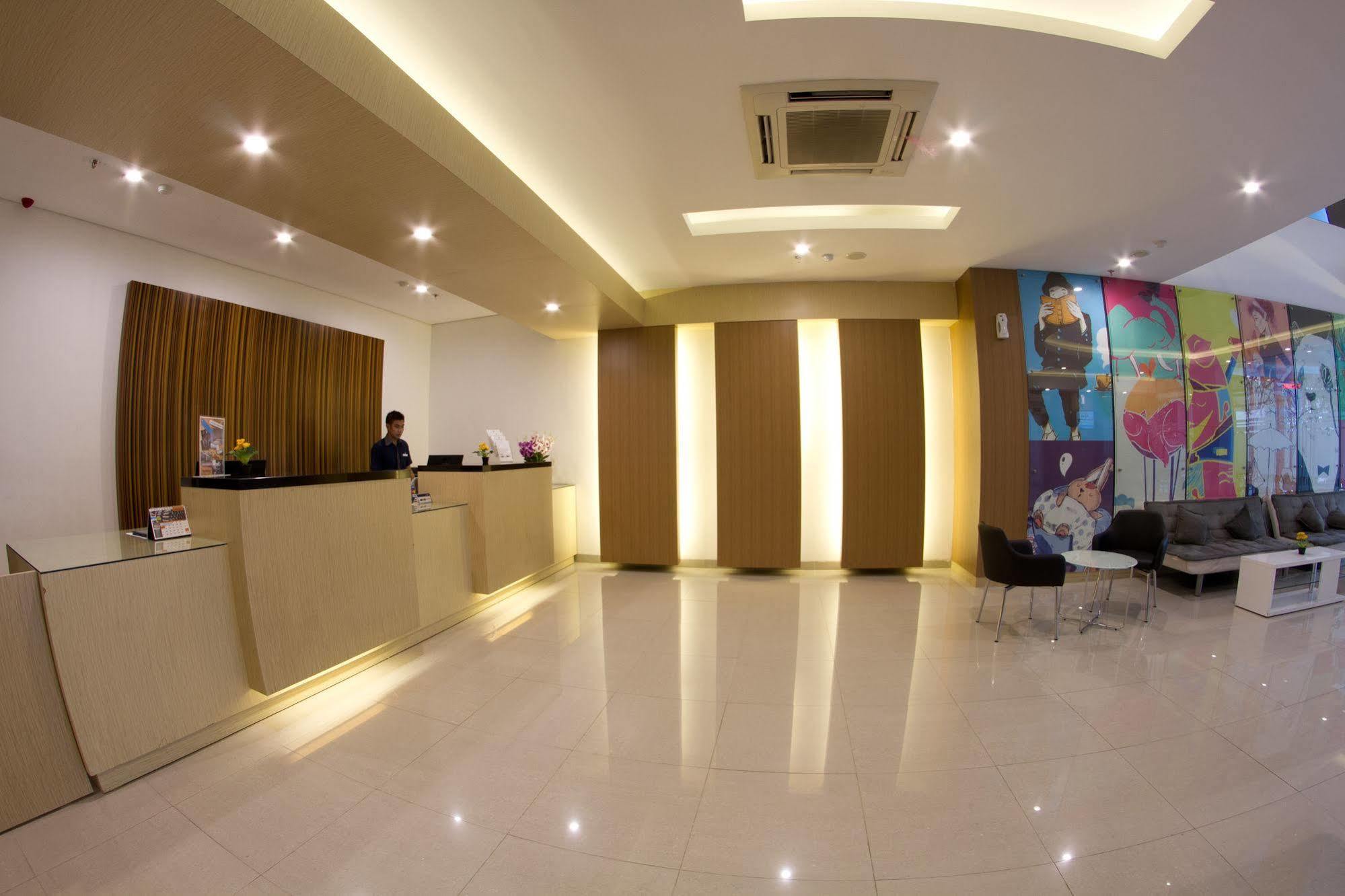 Hotel 88 Grogol Jakarta Bagian luar foto