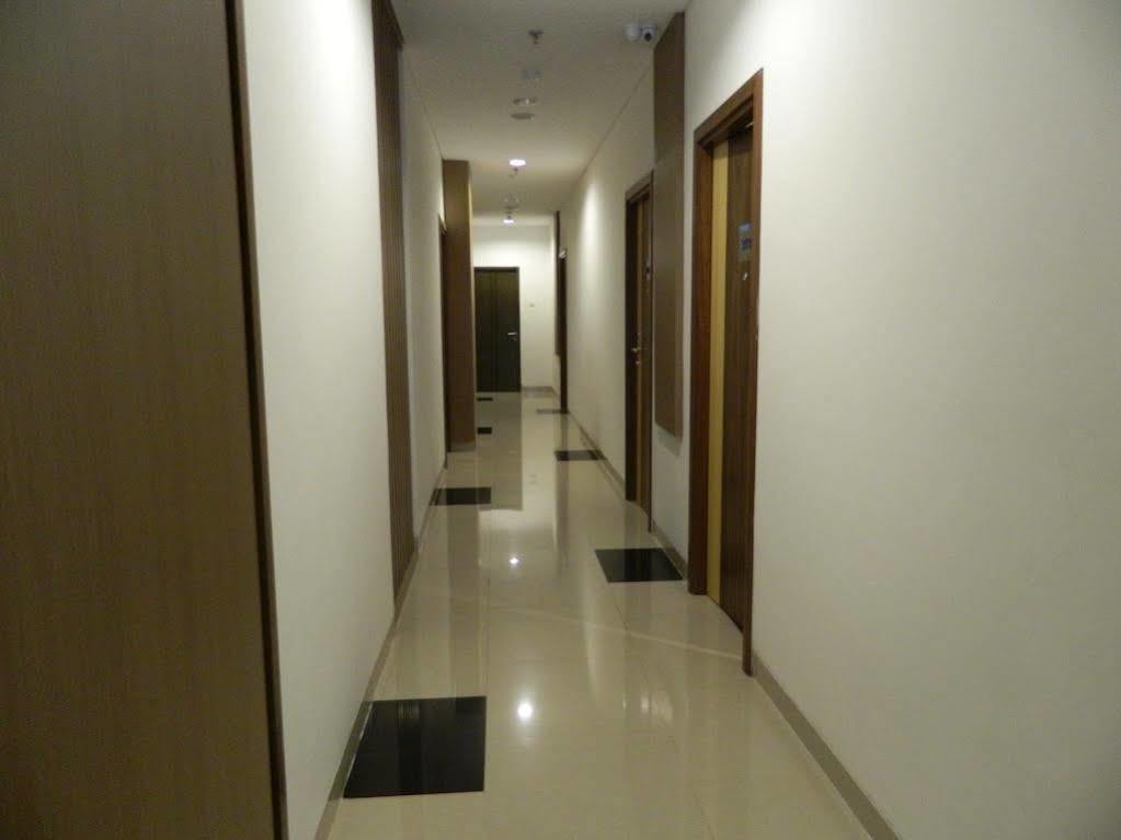 Hotel 88 Grogol Jakarta Bagian luar foto